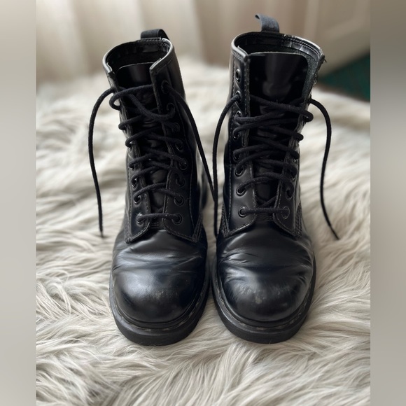 Dr. Martens 8-Hole Monochrome Black Vintage - Picture 2 of 9